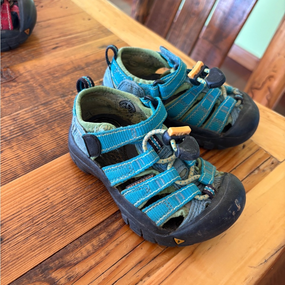 Keen Kids Teal and Black Adventure Sandals outdoors webbing Velcro slip on shoes